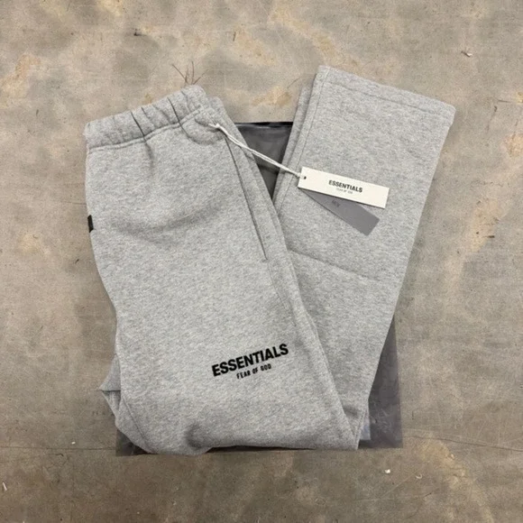 Fear of God Essentials SS22 'Dark Oatmeal' Relaxed Sweatpants Size XL - Picture 1 of 8